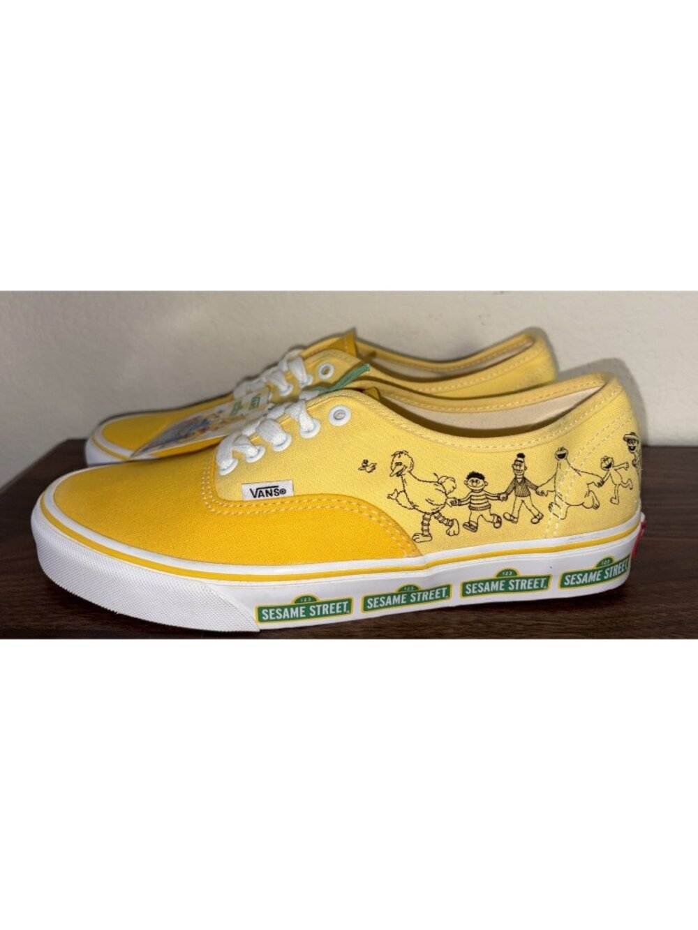 NEW Women's size 9.5 Men’s 8 Vans authentic Sesame Street Shoes yellow/green